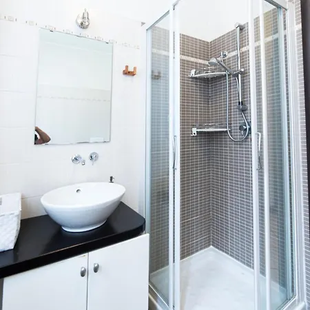 Cloe In Intra شقة *